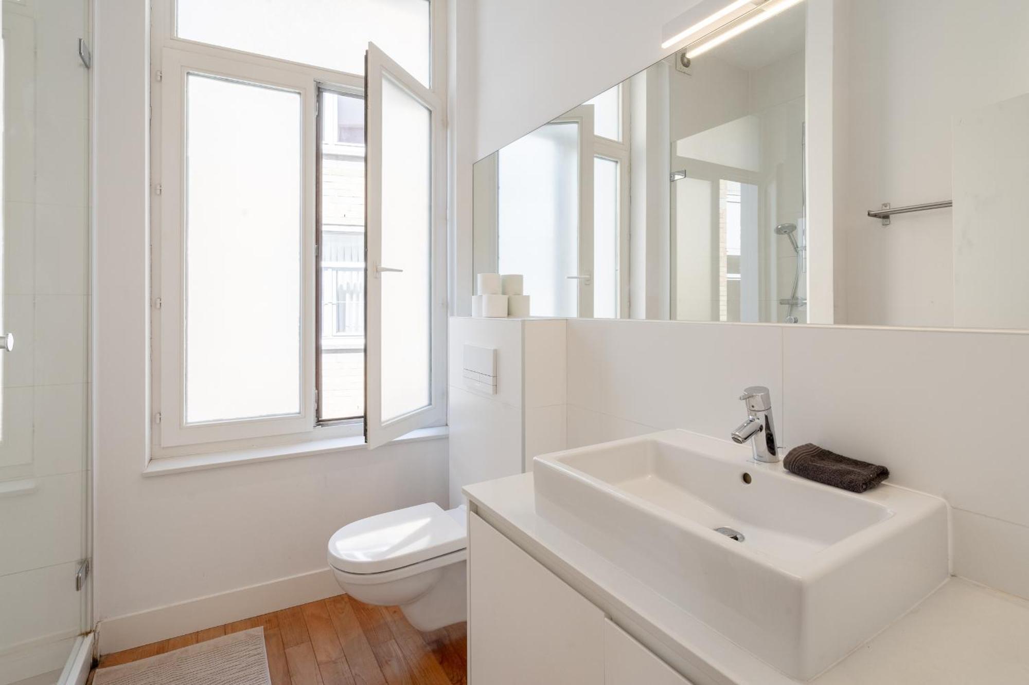 Beautiful Modern Apartment In The Heart Of Anvers Extérieur photo