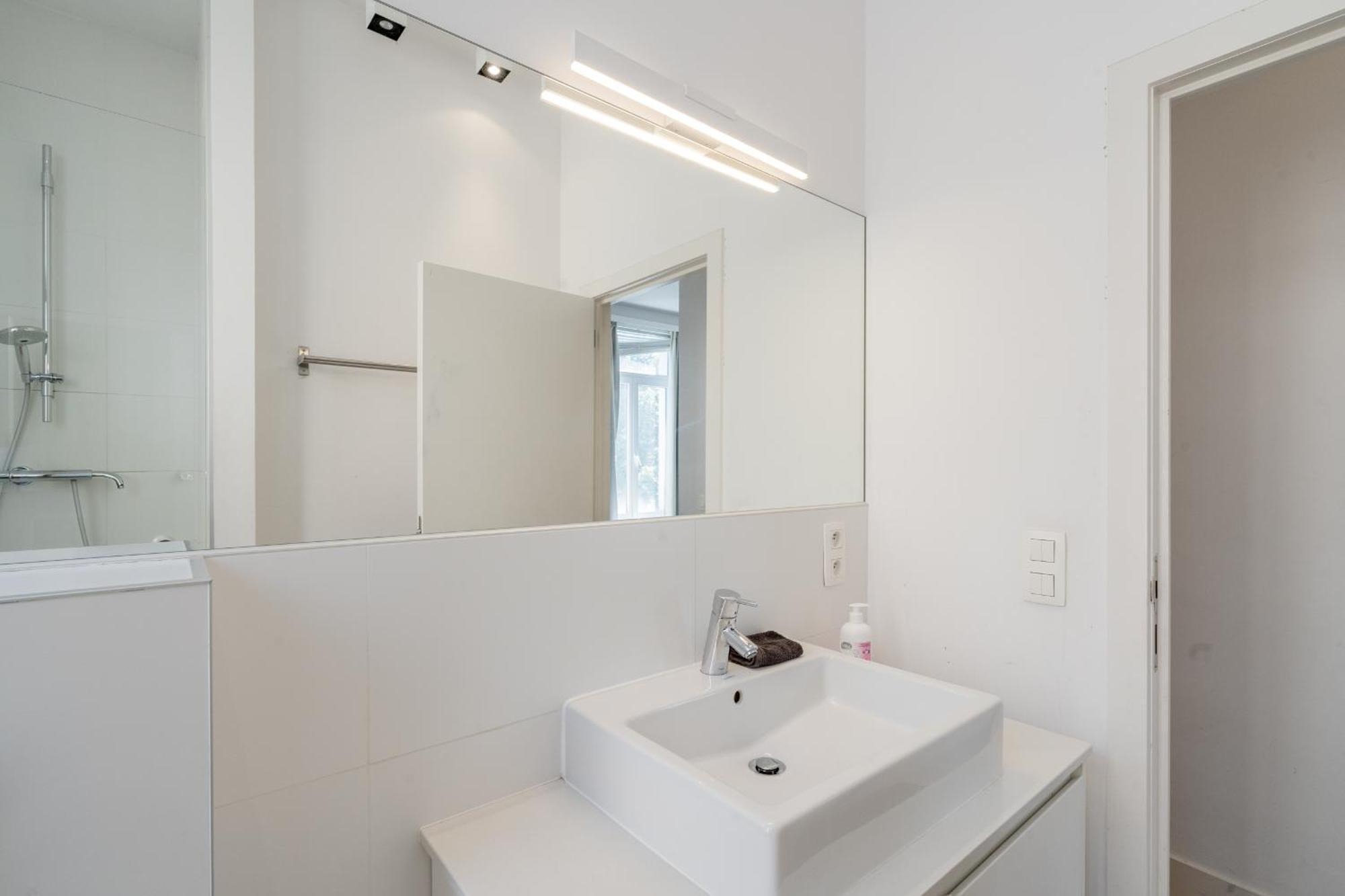 Beautiful Modern Apartment In The Heart Of Anvers Extérieur photo